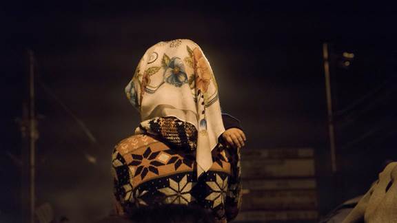 說明: Macintosh HD:Users:chendong:Desktop:張乾琦 工作坊:工作坊:官方作品:中文圖說:AZMA:8. 張乾琦，“AZMA”視頻截圖，2017 .jpg