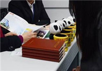 賣房留學(xué)月薪五千，出國(guó)到底值不值？