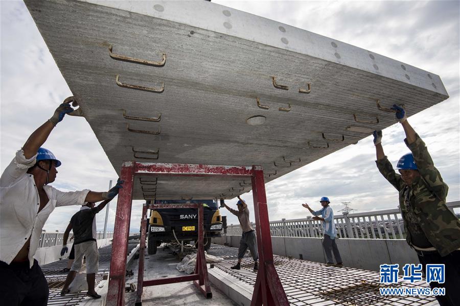 （經(jīng)濟）（5）昌贛高鐵首段無砟軌道鋪通