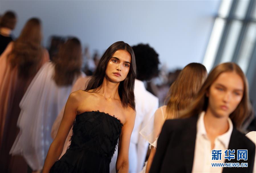 （國(guó)際）（8）紐約時(shí)裝周開(kāi)幕 NOON BY NOOR品牌發(fā)布新款時(shí)裝